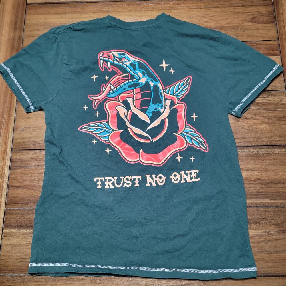 Return To Sender Green Tee "Trust No One" Snake Rose - Size Medium